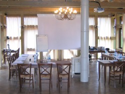 PRIIMSIME CENTRO ADMINISTRATORIŲ(-Ę)-PADAVĖJĄ-BARMENĄ (-Ę) (4)
