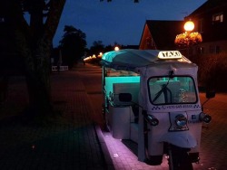 Tuk Tuk u vairuotojai (2)