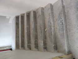 Reikalingi plyteliu klojejai (4)
