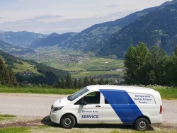 SERVISO DARBUOTOJAS (izoterminiai kėbulai) (2)