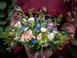 Siūlome darbą floristui gėlių parduotuvėje (4)