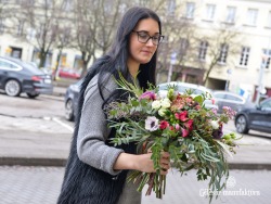 Siūlome darbą floristui gėlių parduotuvėje (3)