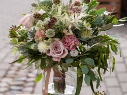 Siūlome darbą floristui gėlių parduotuvėje (6)