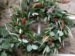 Siūlome darbą floristui gėlių parduotuvėje (7)