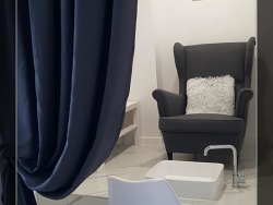 Darbo vieta plataus profilio kirpėjai, manikiūro pedikiūro meistrams (3)