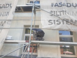 Fasadu apdailininkai ir pagalbiniai darbininkai (3)