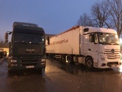 Ieškomas CE kategorijos vairuotojas darbui su puspriekabe (2)