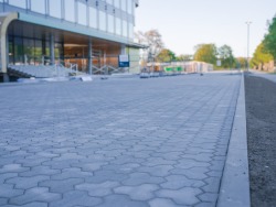 IEŠKOMI TRINKELIŲ KLOJĖJAI ТРЕБУЮТСЯ КЛАДЧИКИ ТРОТУАРНОЙ ПЛИТКИ (5)