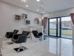 Kirpėjos (-o) darbo vietos nuoma Like me Beauty (Olimpiečių g 3, Vilnius) (3)